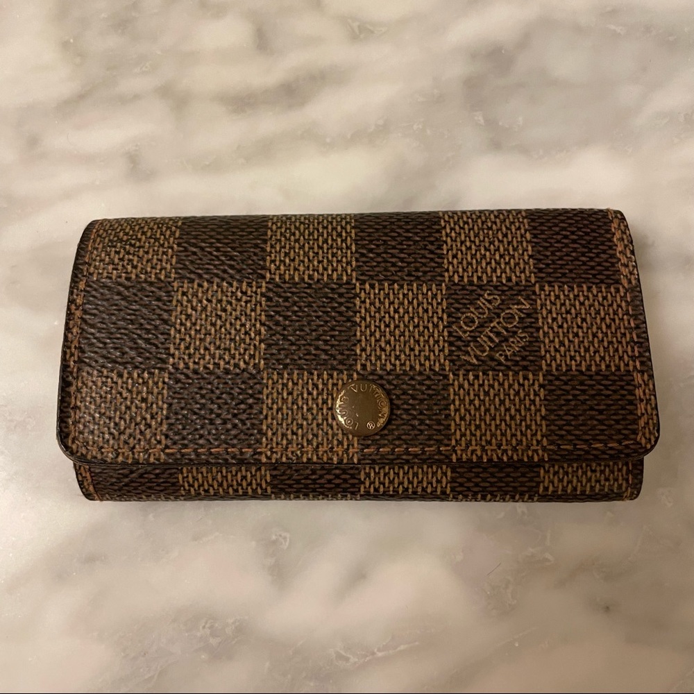 Authentic Louis Vuitton damier 4 key pouch